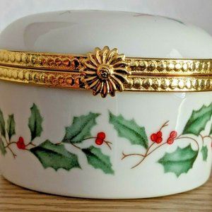 Vintage Lenox "Holly Berry" Ring/Trinket Box Bone China (Pre 2000)